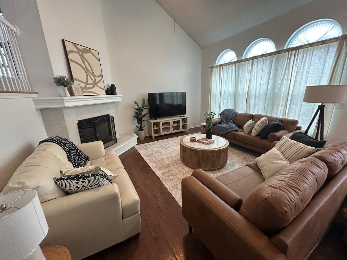 Cozy Comfort Suite — 4 Bdrm, sleeps 12